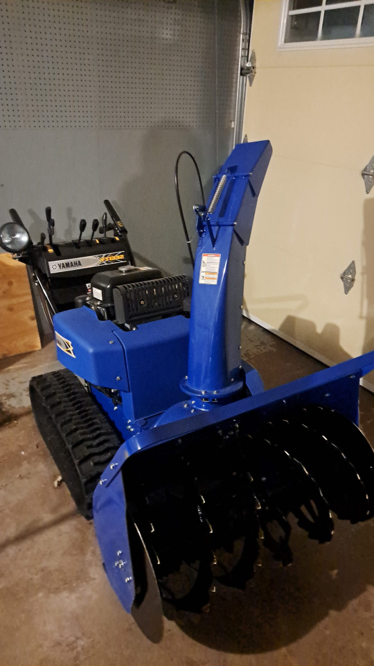 Yamaha YT1332 Track Snow blower