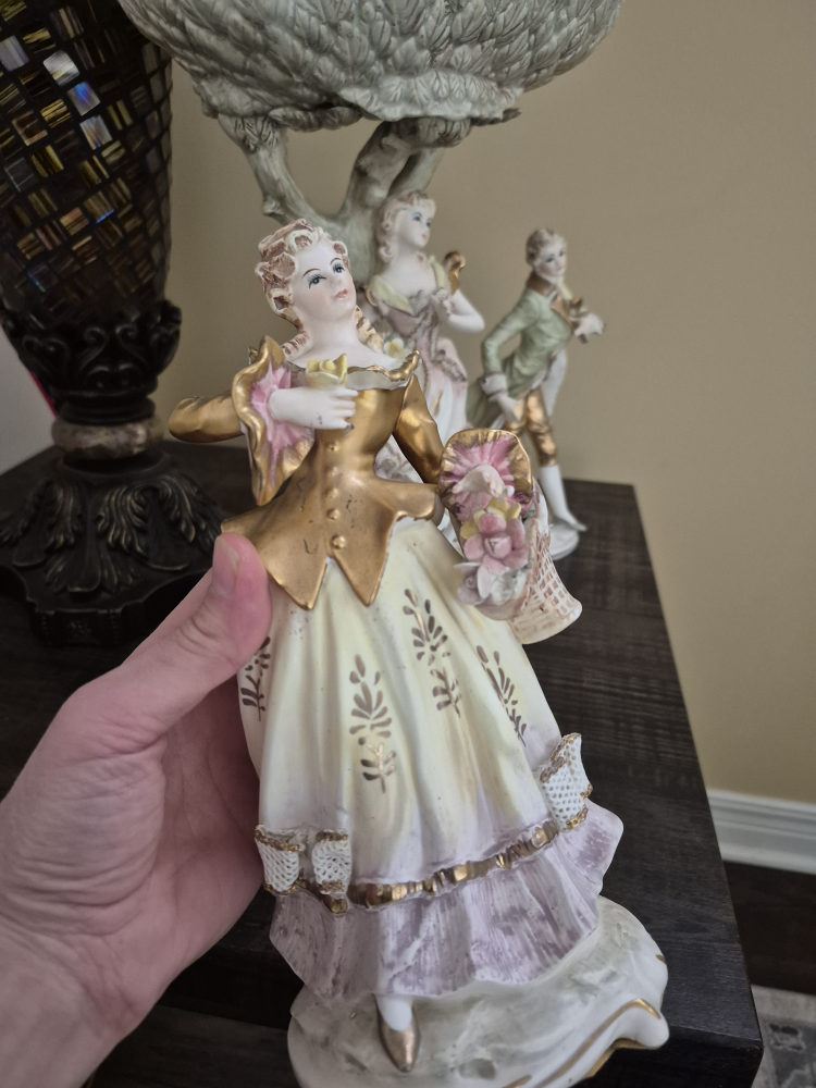 Set of three vintage porcelain figurines - photo 2