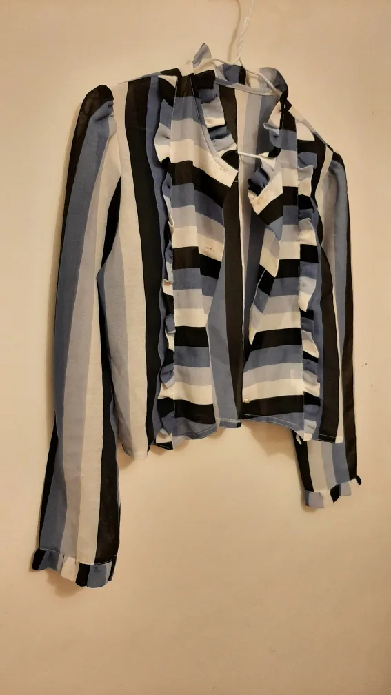 Striped cropped blouse image indicator(5)