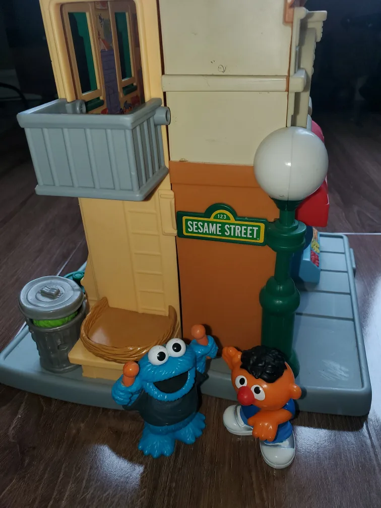 Sesame Street Playset w Cookie Monster + Ernie Figures image indicator(4)