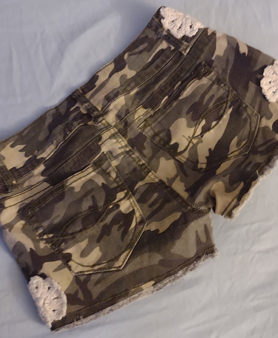 CIG Shorts Camo Print Distressed Denim Shorts with Lace - photo 2