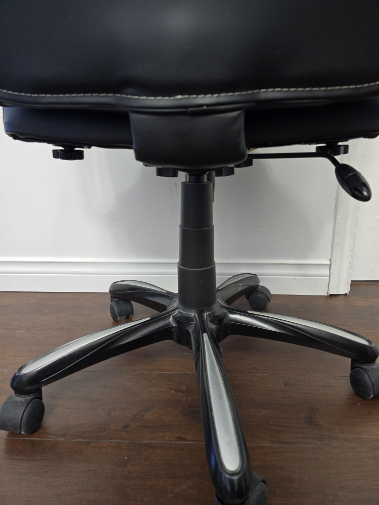 Leather Executive Chair | With Some Damage - photo 5