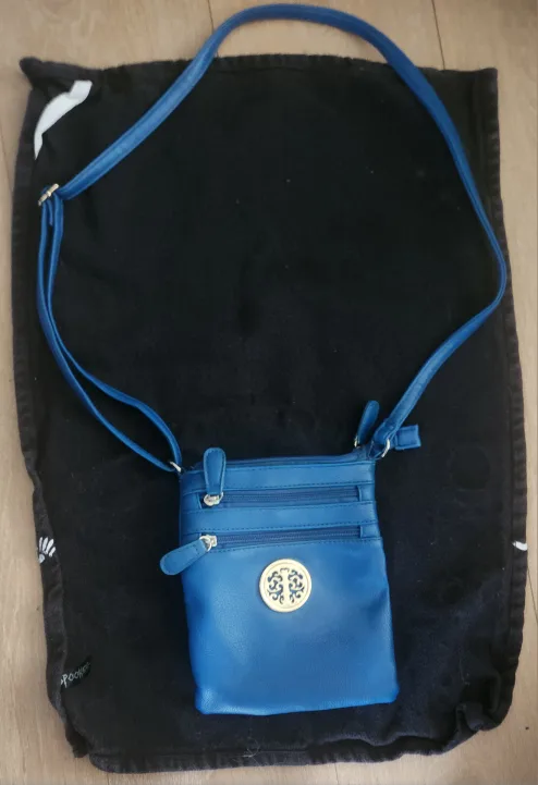 Dasein Medium Crossbody Bag image indicator(2)