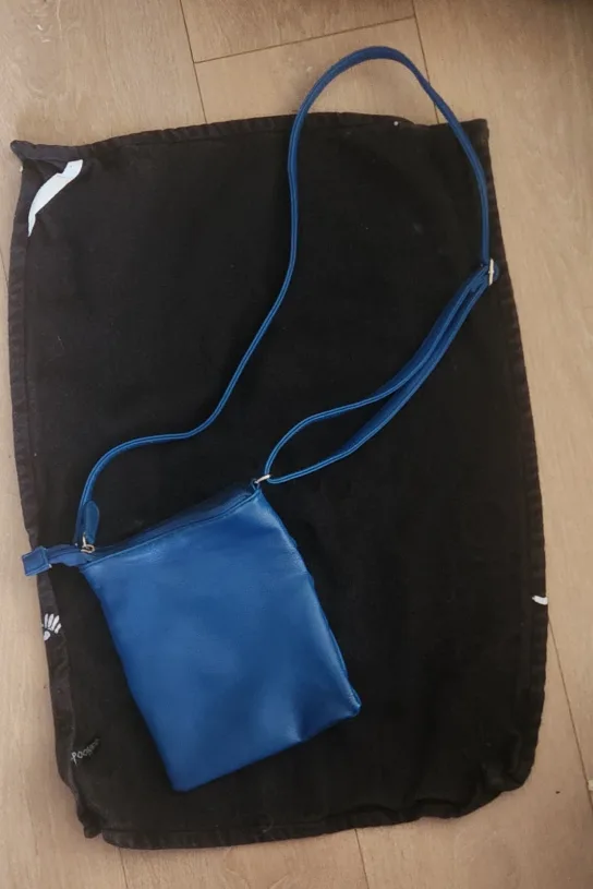 Dasein Medium Crossbody Bag image indicator(3)