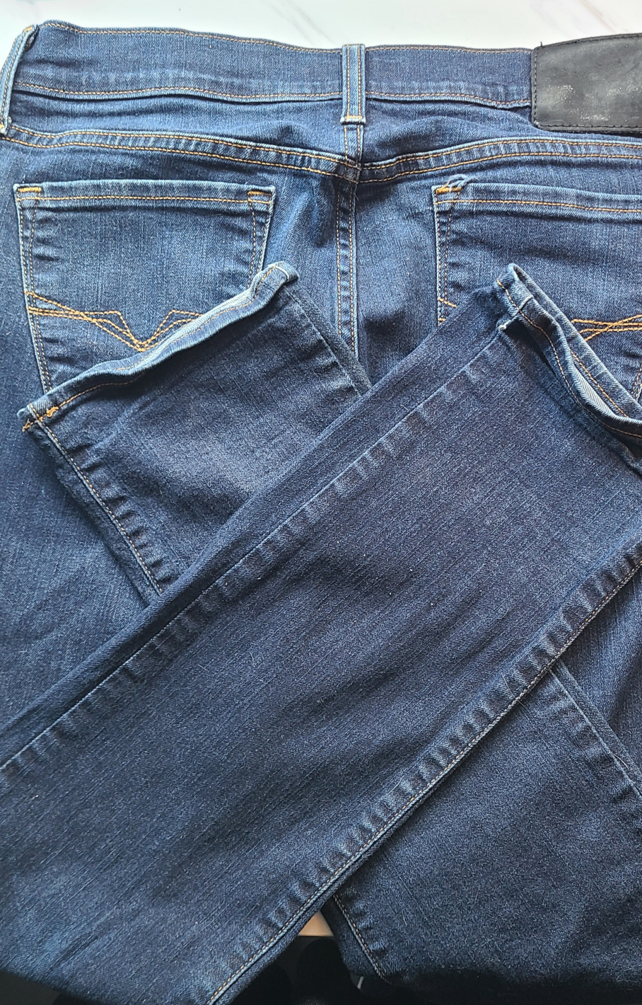GUESS Men's Dark Wash Jeans Size 32 - worn twice - photo 4