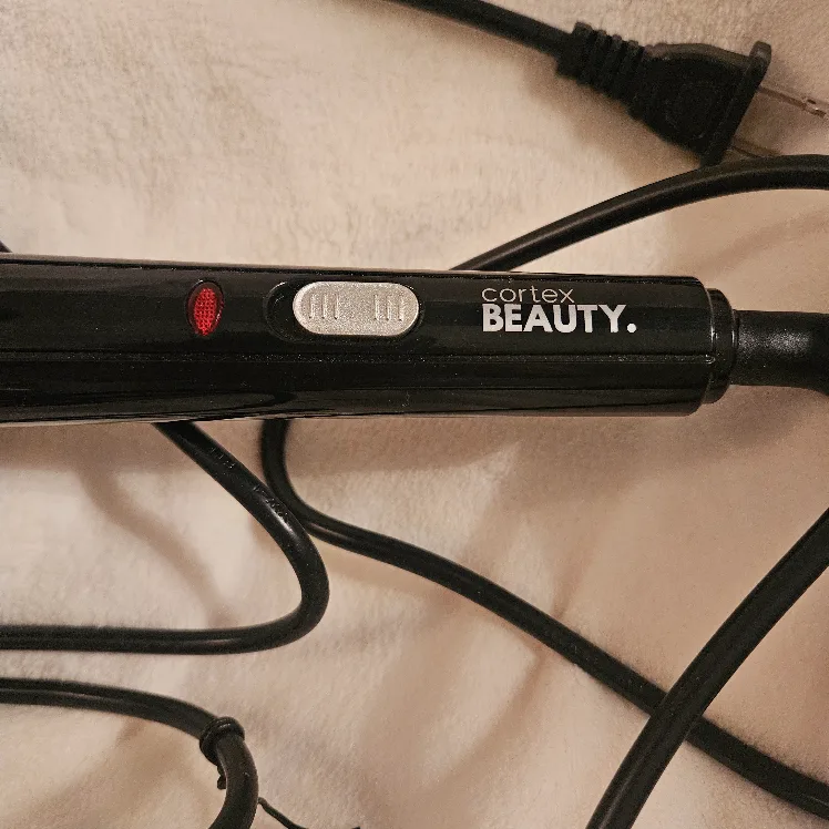 Cortex Beauty 3-Barrel Hair Waver image indicator(5)