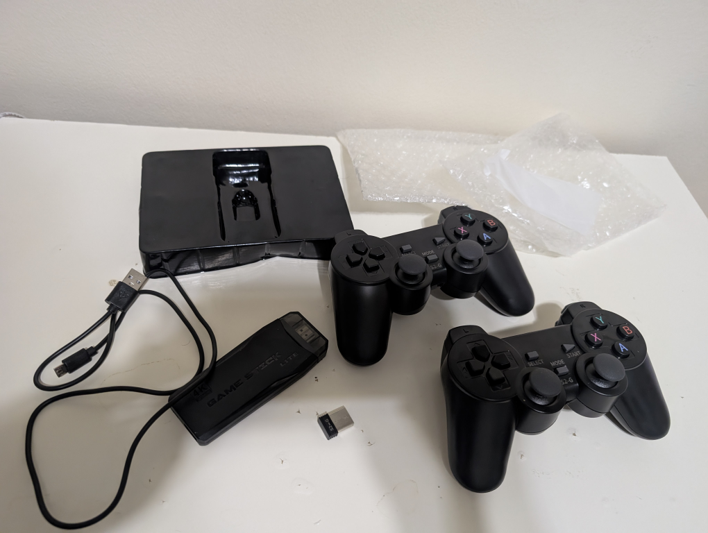 YoimJoyFun Retro Game Console with 2 Controllers - photo 2