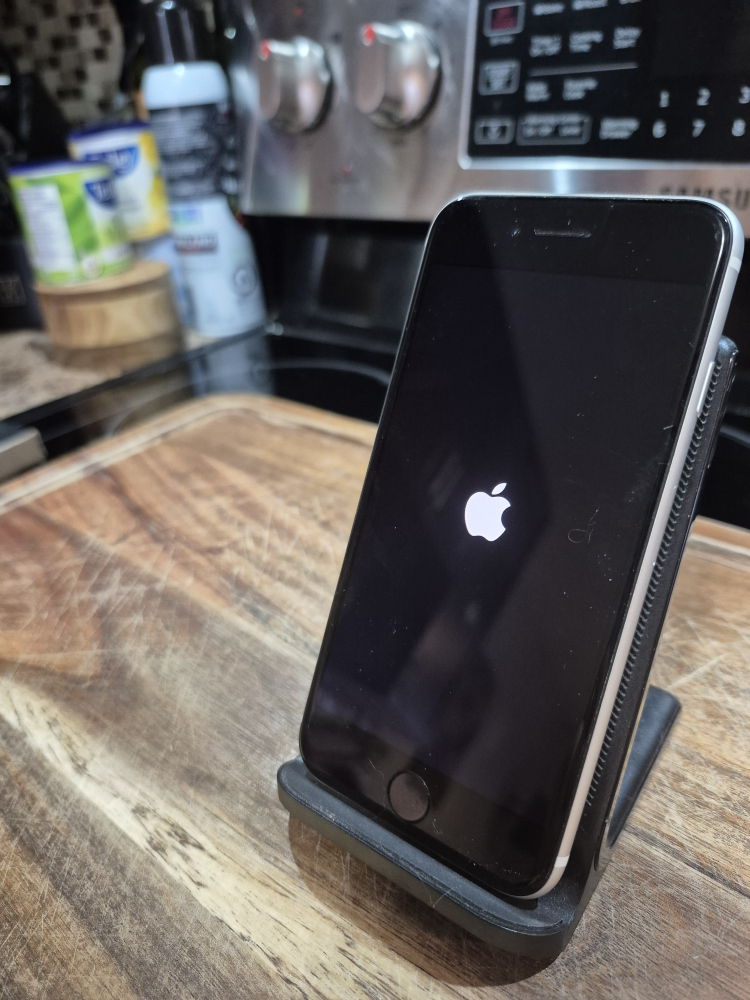 iPhone SE (2nd generation) - White 64GB - photo 3