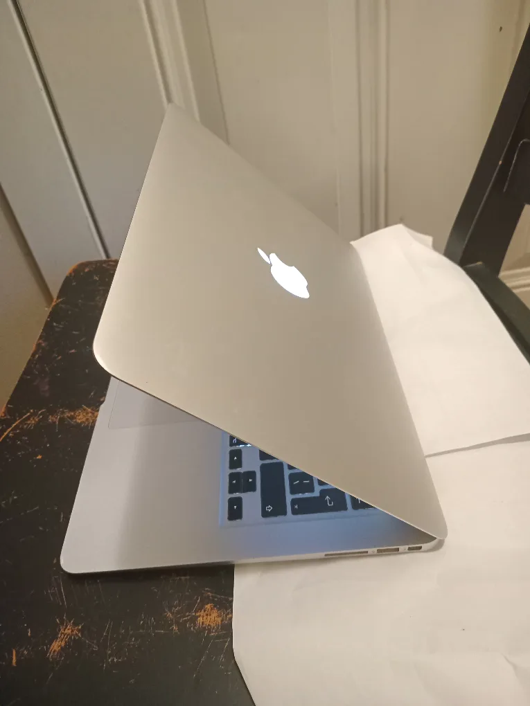 macbook air with MICROSOFT office image indicator(6)