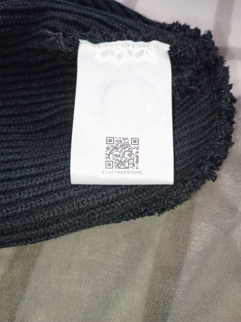 Black Moncler Beanie - photo 3