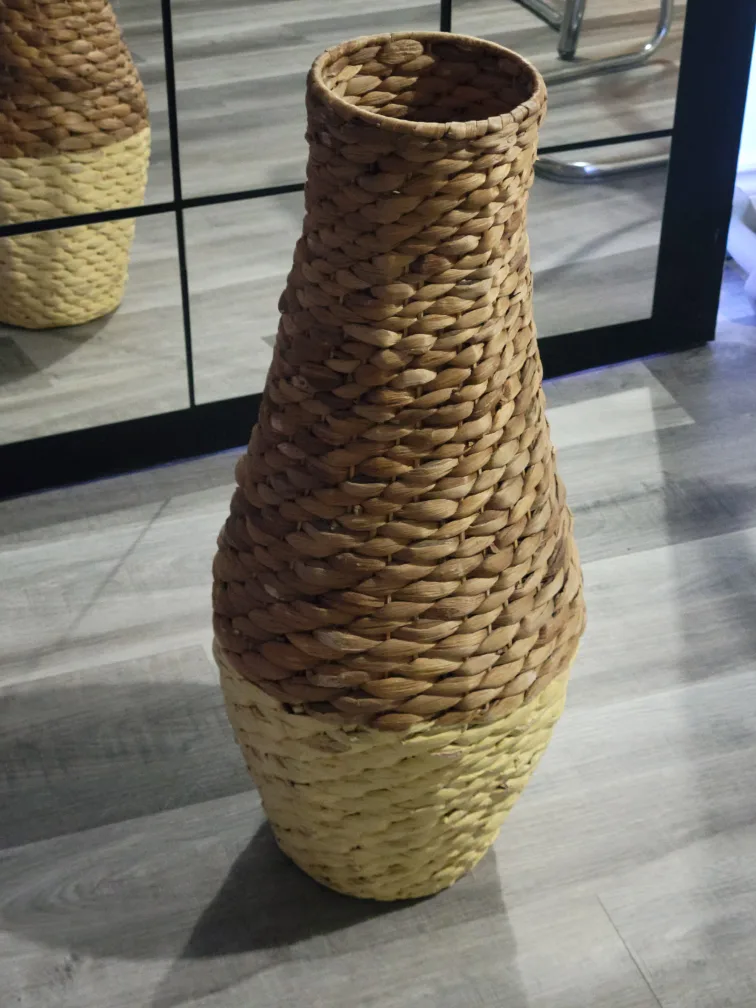 Large Woven Seagrass Vase image indicator(3)