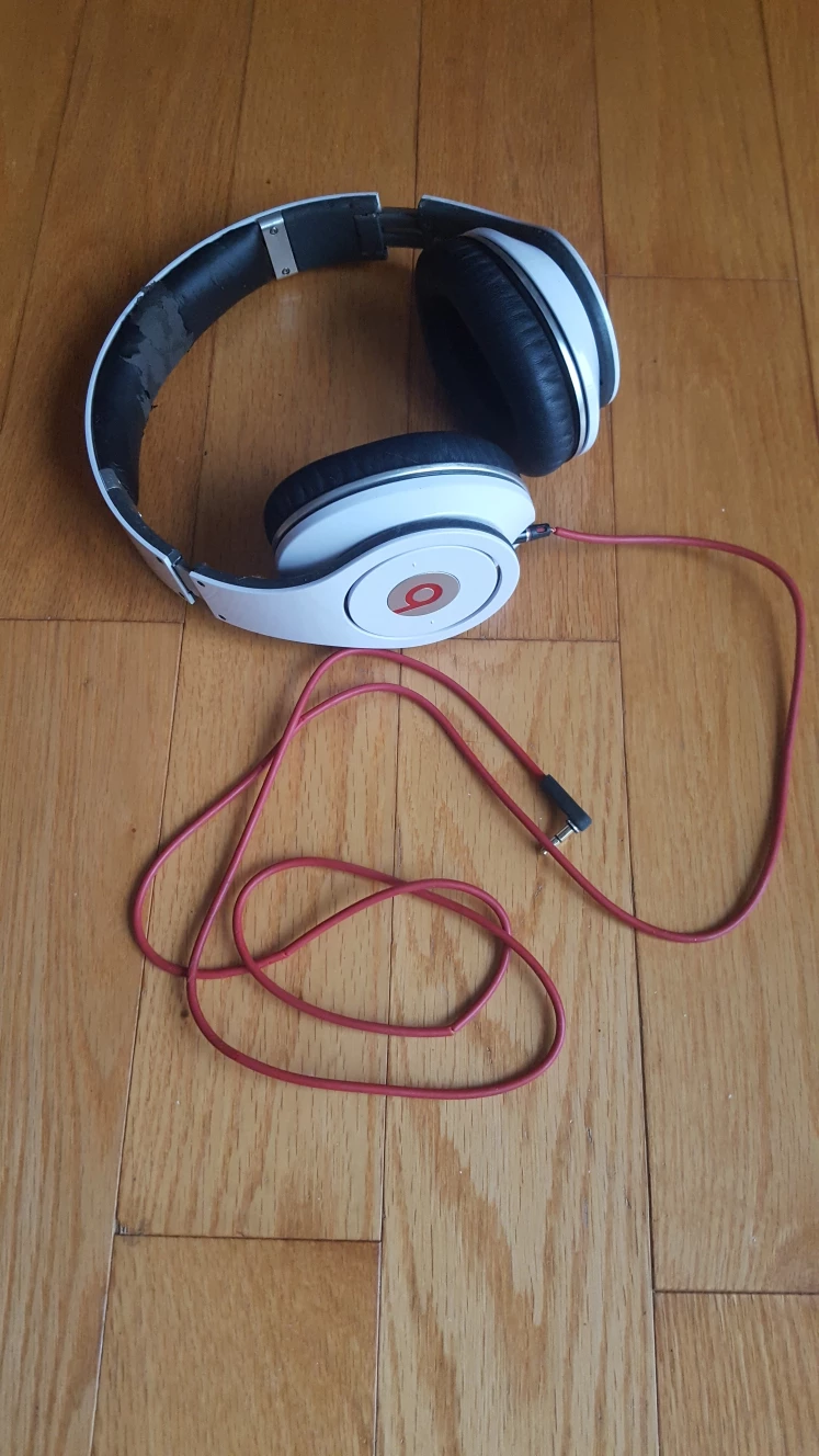 Beats by Dre Headphones - White - Damaged - photo 3