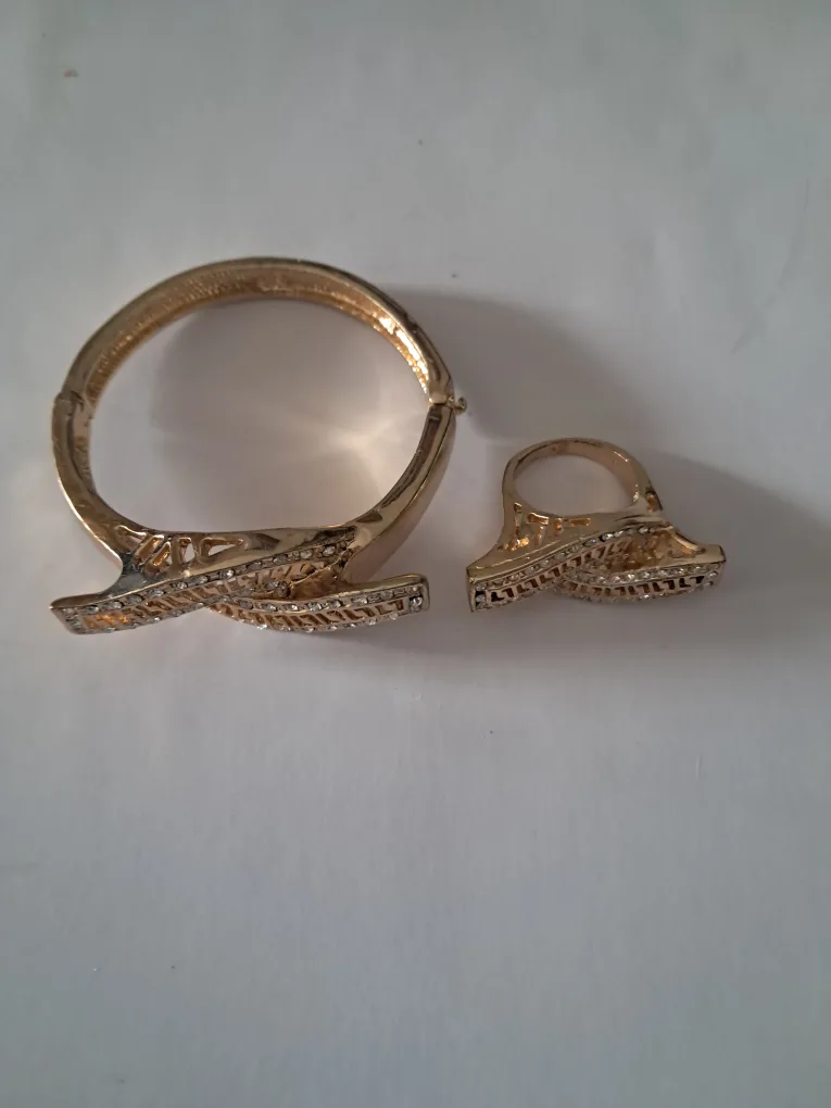#freecycle# Gold-tone Bracelet and Ring Set with Clear Stones image indicator(4)