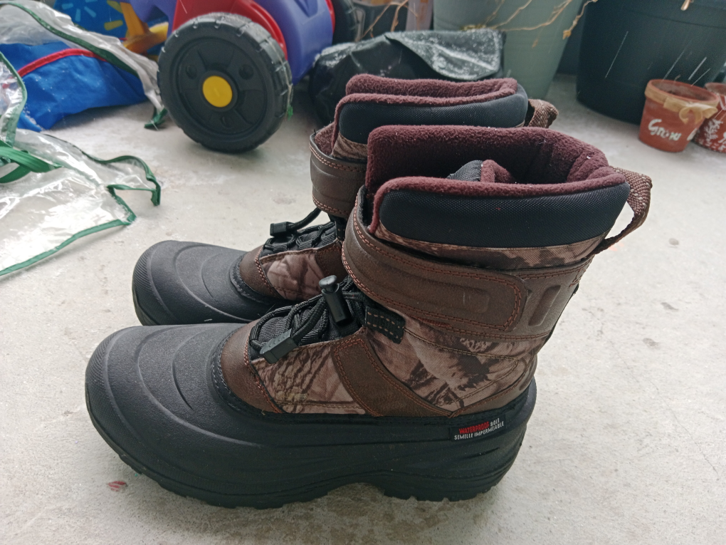 Men Winter Boots Size 9 - photo 2