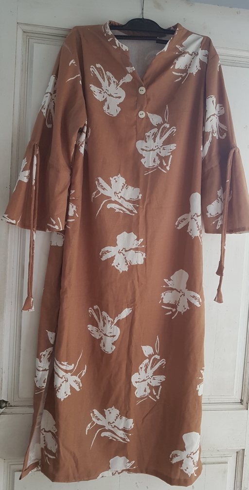 Five Women's Dresses - Assorted Styles and Colours - photo 2