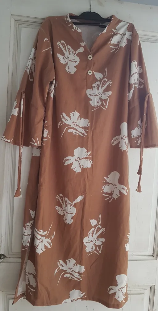 Five Women's Dresses - Assorted Styles and Colours image indicator(2)