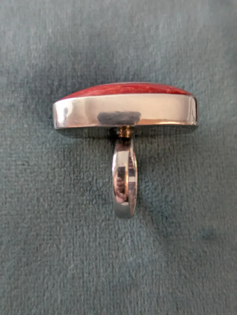 ring silver swirl against red - stunning image indicator(2)