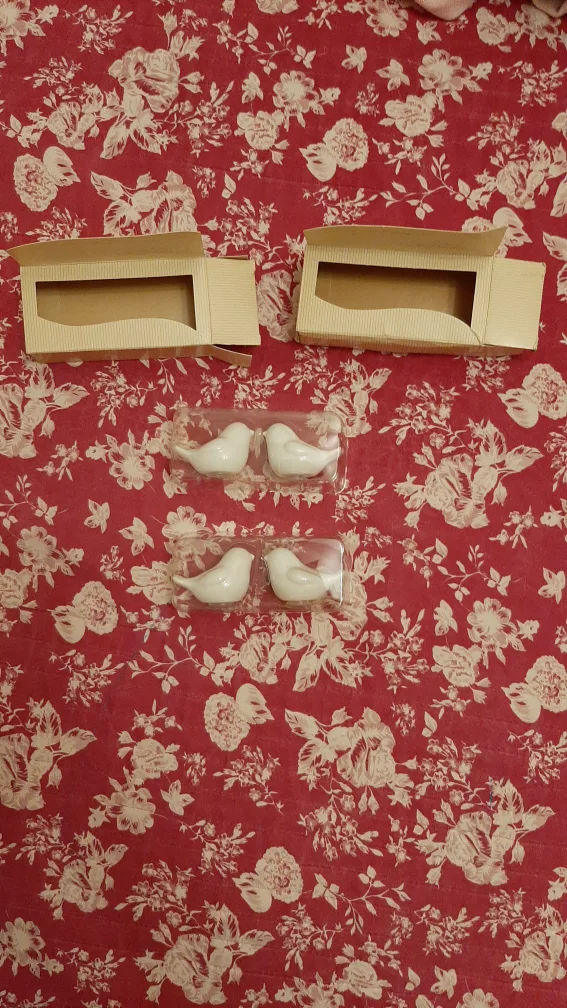 Set of 4 White Ceramic Love Birds 🐦 - Salt and Pepper Shakers image indicator(4)