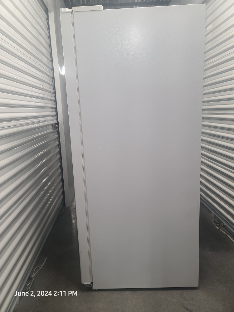 Midea Upright Freezer - photo 4