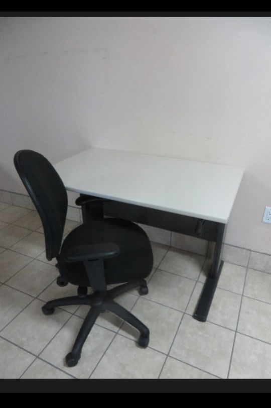 Adjustable Heigh Computer Desk with Chair