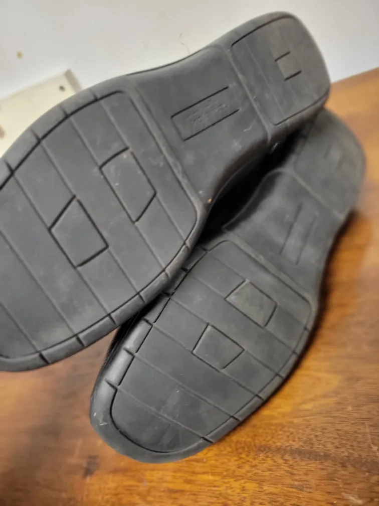 Women's Black Leather  Slip-on Shoes - Size 7.5 image indicator(3)