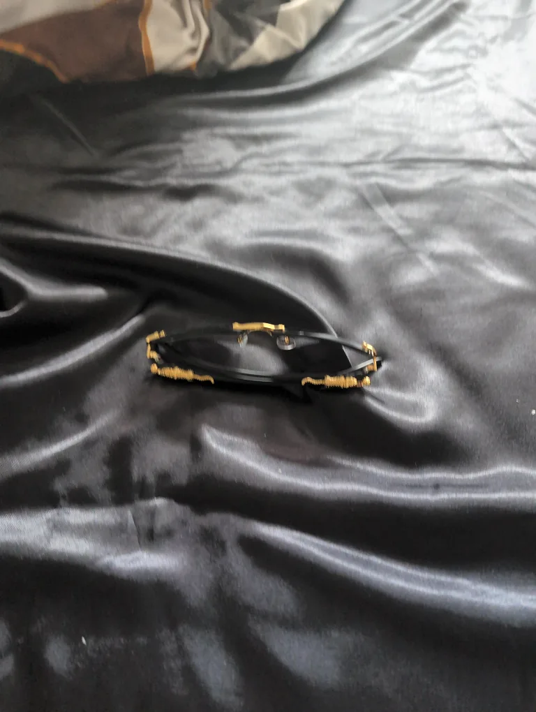 grip  trainer, sunglasses, silver chain heavy and thick image indicator(4)