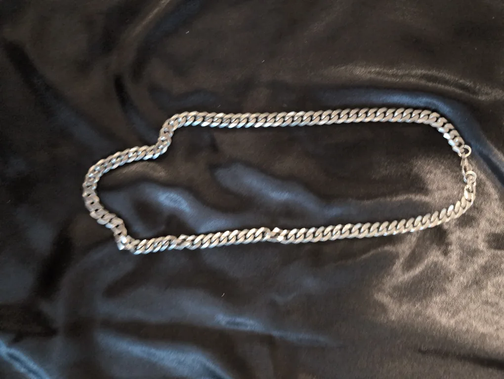 grip  trainer, sunglasses, silver chain heavy and thick image indicator(8)