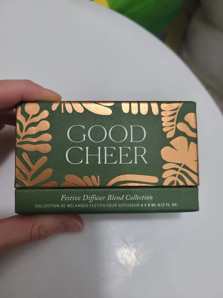 Saje Good Cheer Festive Diffuser Blend Collection image indicator(2)