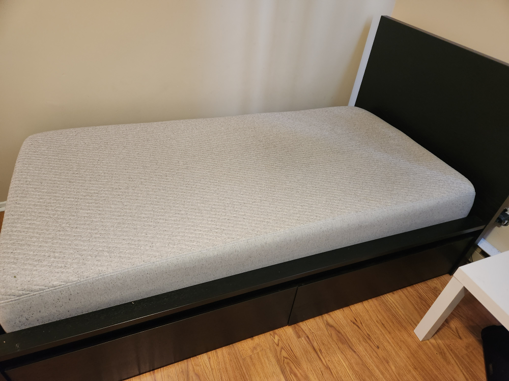Ikea single bed frame with Casper mattress - photo 2
