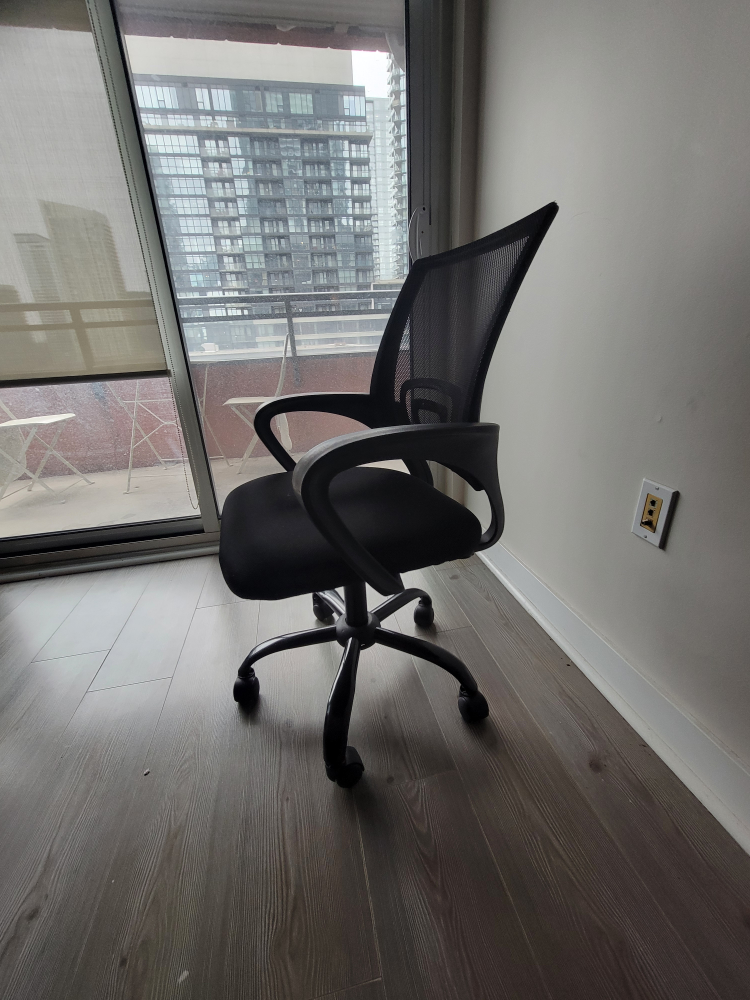 Black Mesh Swivel Office Chair
