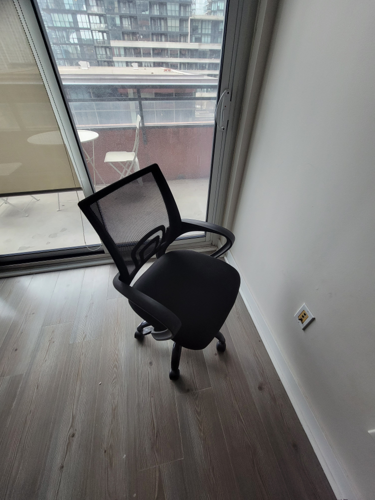 Black Mesh Swivel Office Chair - photo 2