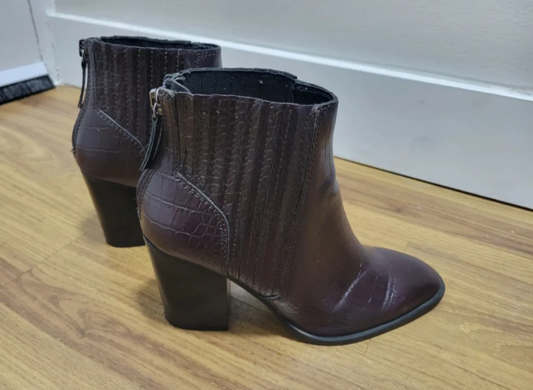 Women's Croc-Embossed Ankle Boots image indicator(6)