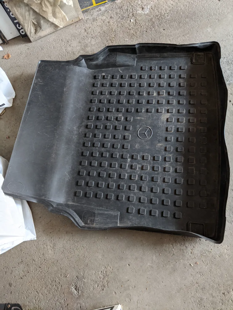 🏈 Mercedes-Benz Trunk Mat, E320 image indicator(3)