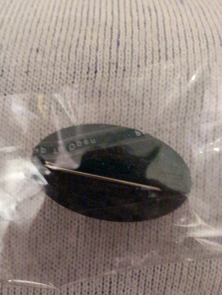 Elegant Green and Crystal Brooch -brand new - photo 2