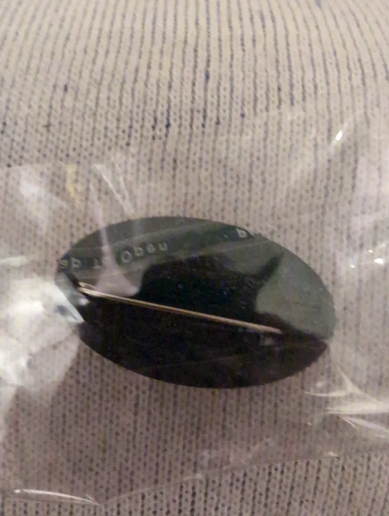 Elegant Green and Crystal Brooch -brand new image indicator(2)