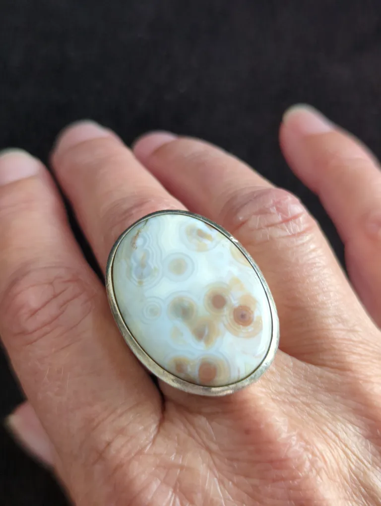 Unique Oval Agate Statement Ring thumbnail