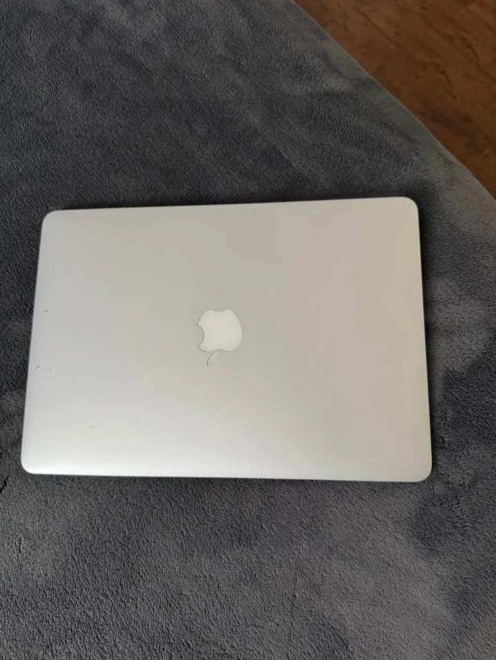 macbook air with MICROSOFT office image indicator(3)