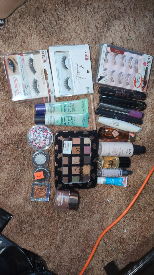 Makeup - Eyeshadow, Lashes, Foundation, Primer