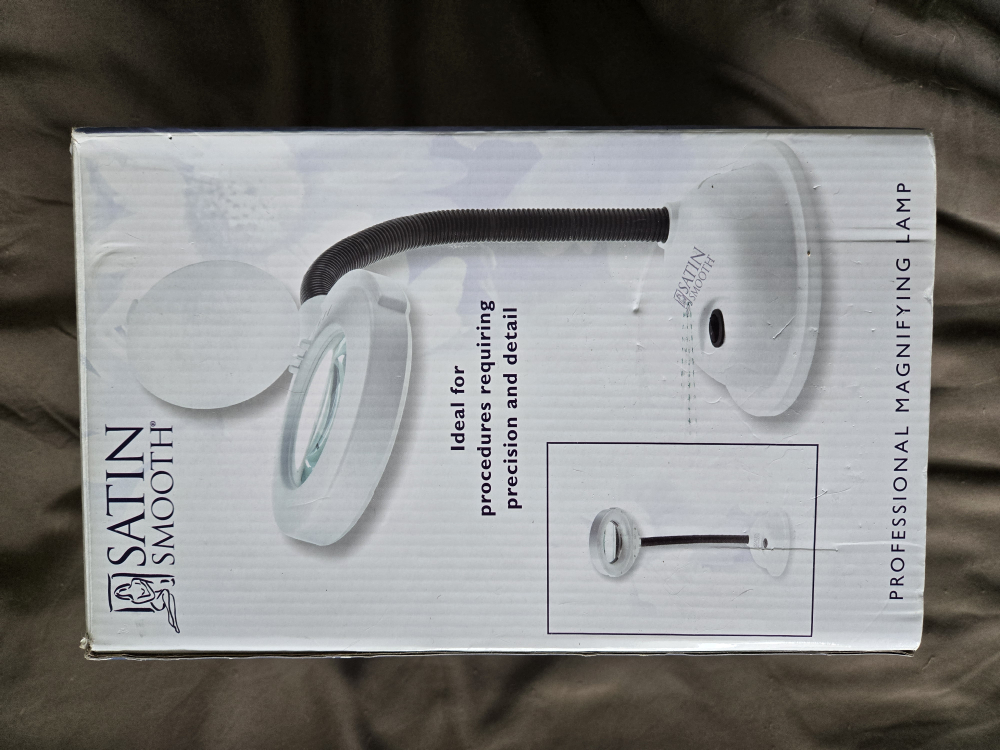 Satin Smooth Professional Magnifying Lamp