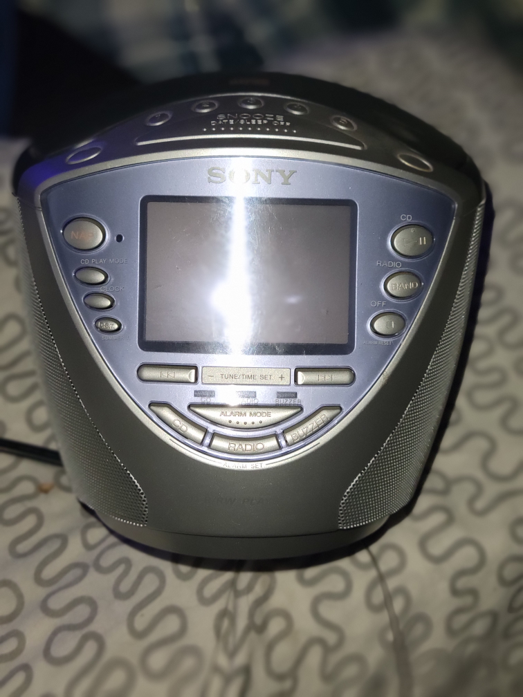 #freecycle Sony Dream Machine CD/Clock Radio  Model# ICF CD853 - photo 2