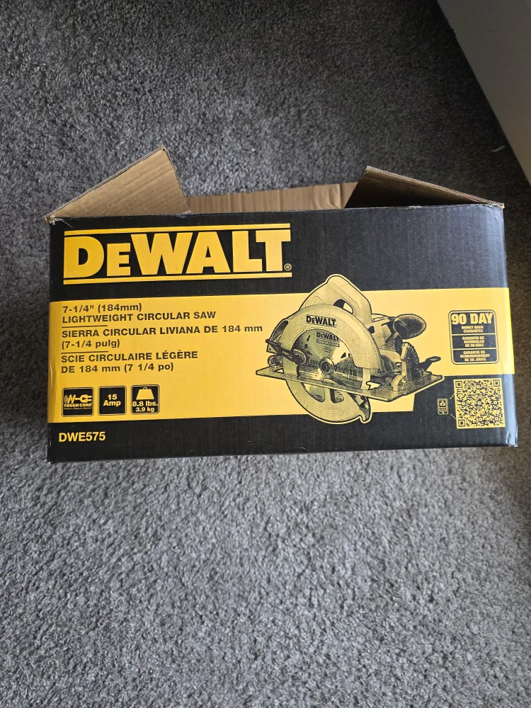 DEWALT DWE575 7-1/4-Inch Lightweight Circular Saw thumbnail