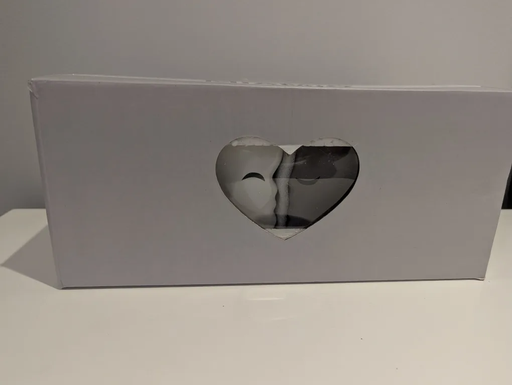 Kissing Mugs thumbnail
