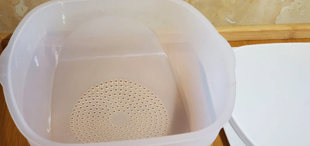 TUPPERWARE cheese holder #freecycle - photo 3