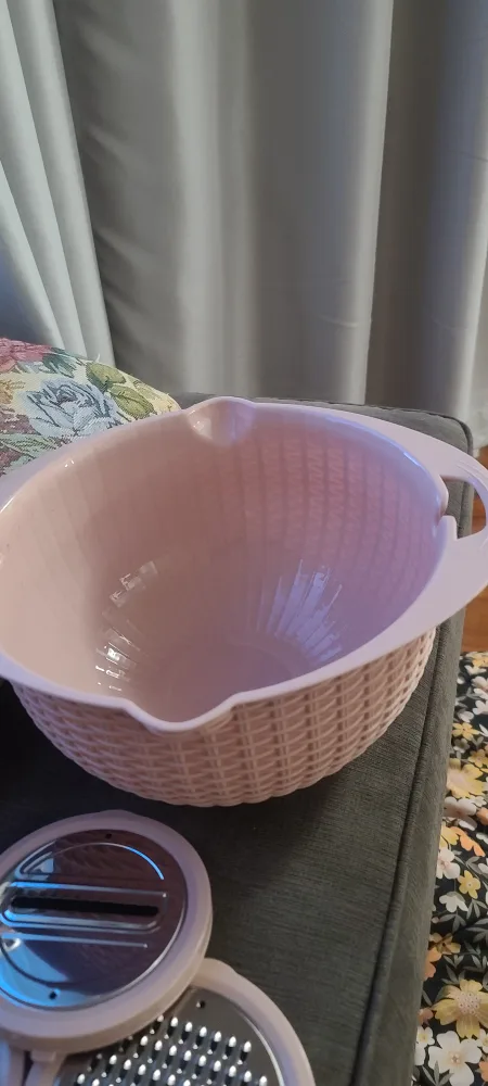 Pink 3-in-1 Vegetable/Fruit Prep Bowl with Graters image indicator(4)