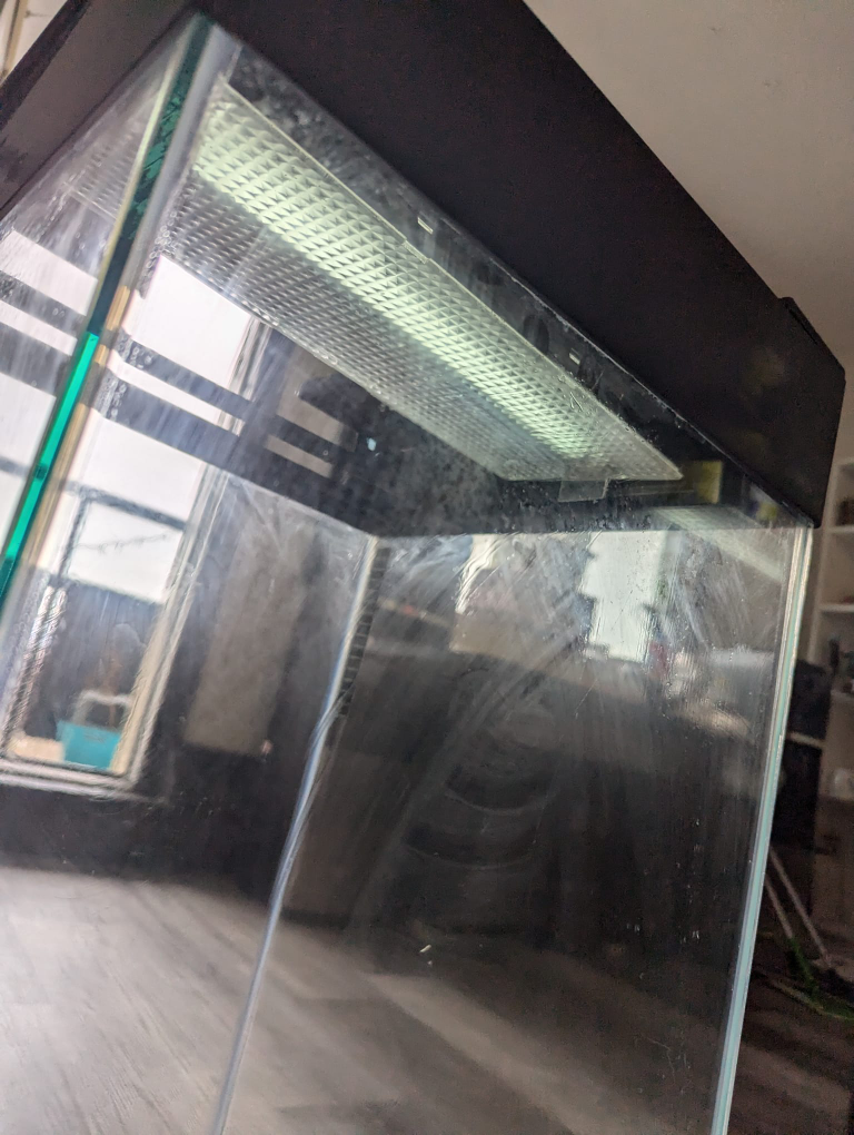 Small Aquarium Kit with LED Light 47 X 34 X 34 - photo 3