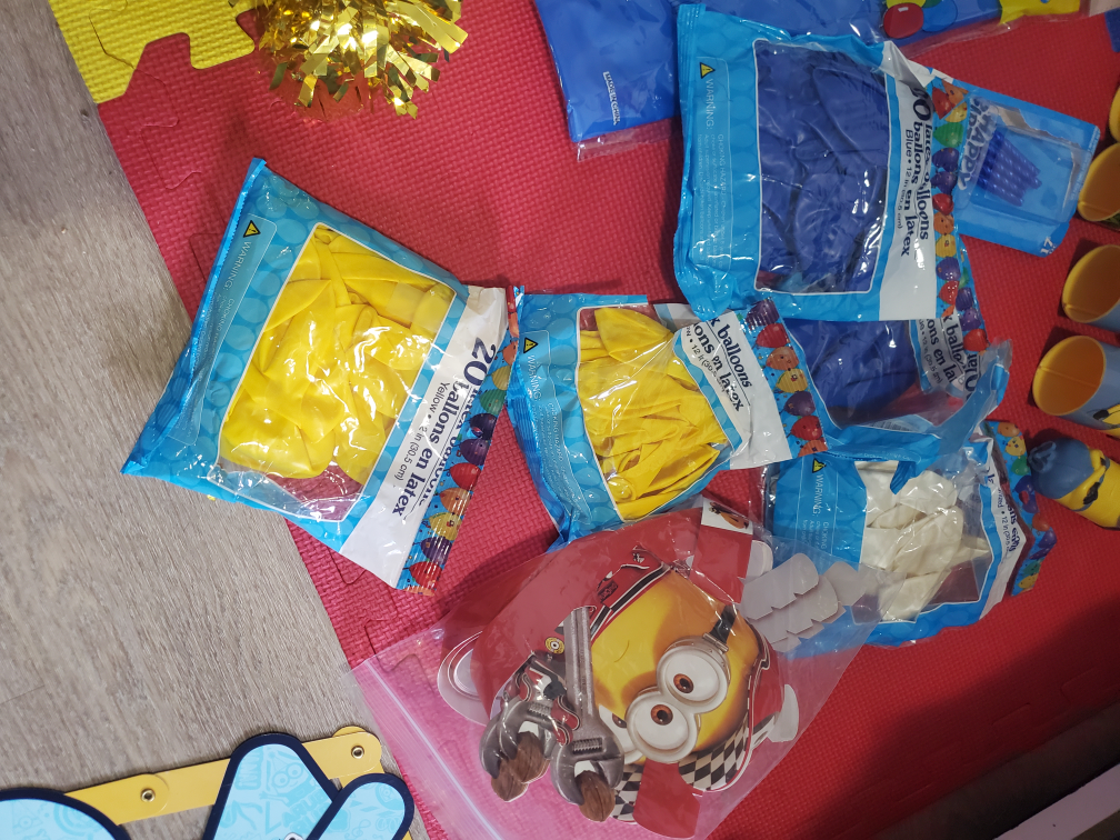 Minion Birthday Party Supplies Bundle - photo 3