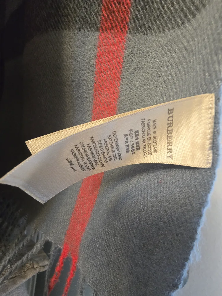 Burberry 100% Cashmere Scarf image indicator(4)