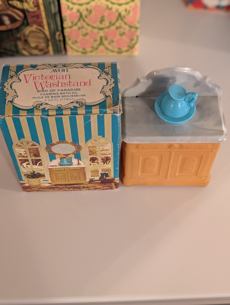 Vintage Avon Collectible Perfume & Soap Set - photo 5