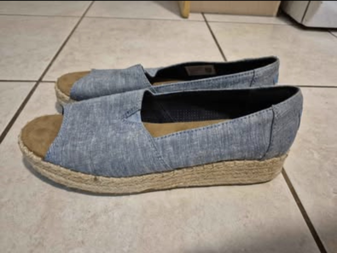 TOMS Wedges Size 8
