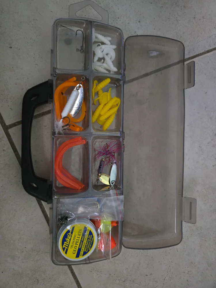 Fishing Tackle Box with Lures and Accessories image indicator(2)